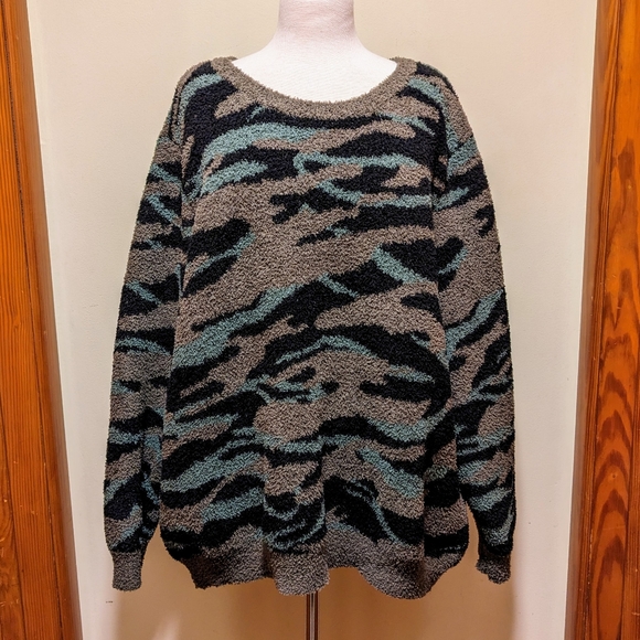 Barefoot Dreams CozyChic Green Camoflauge Sweater - Picture 3 of 6